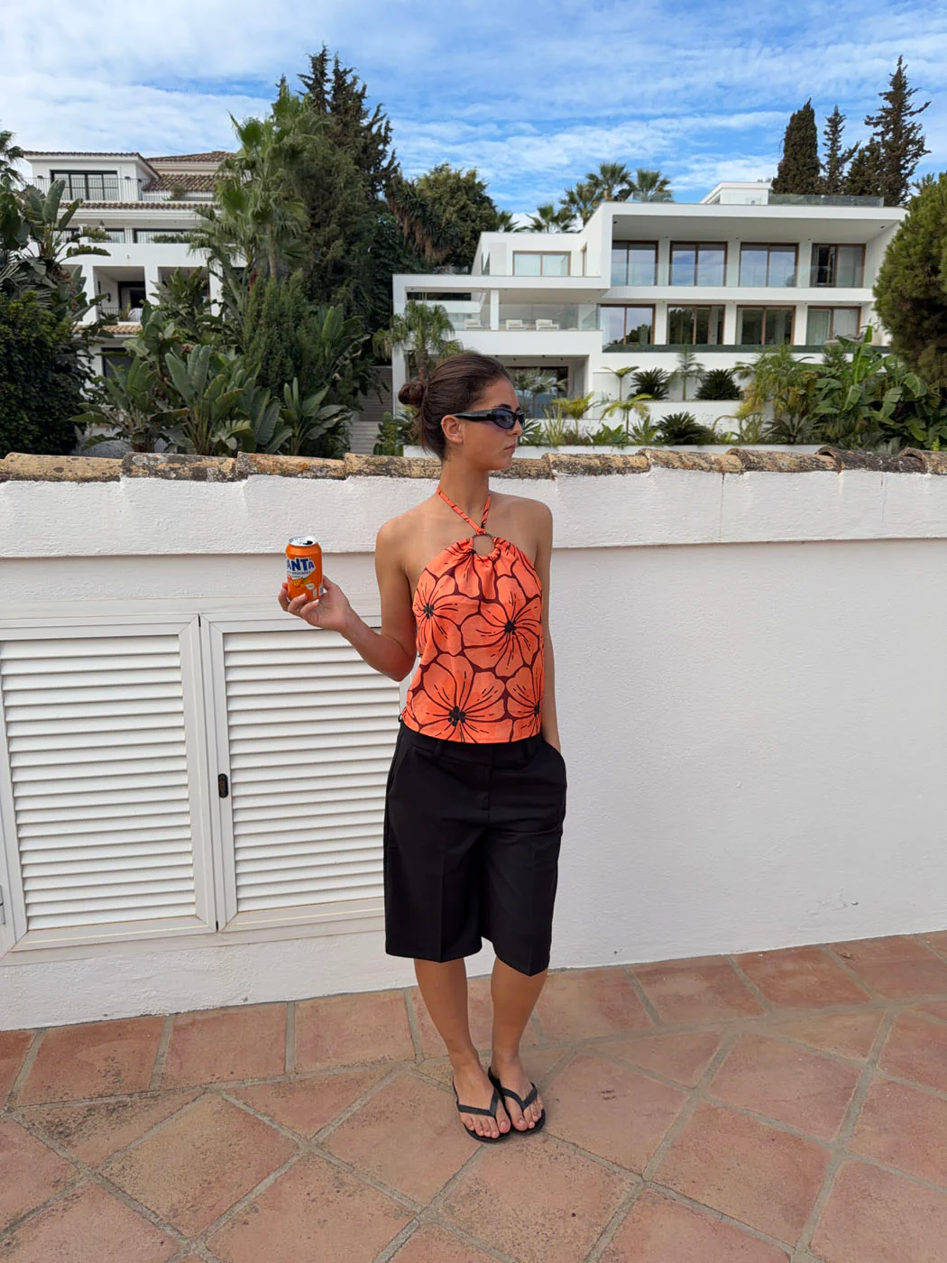 Sibilia top med blomster - Orange/sort - Image 9
