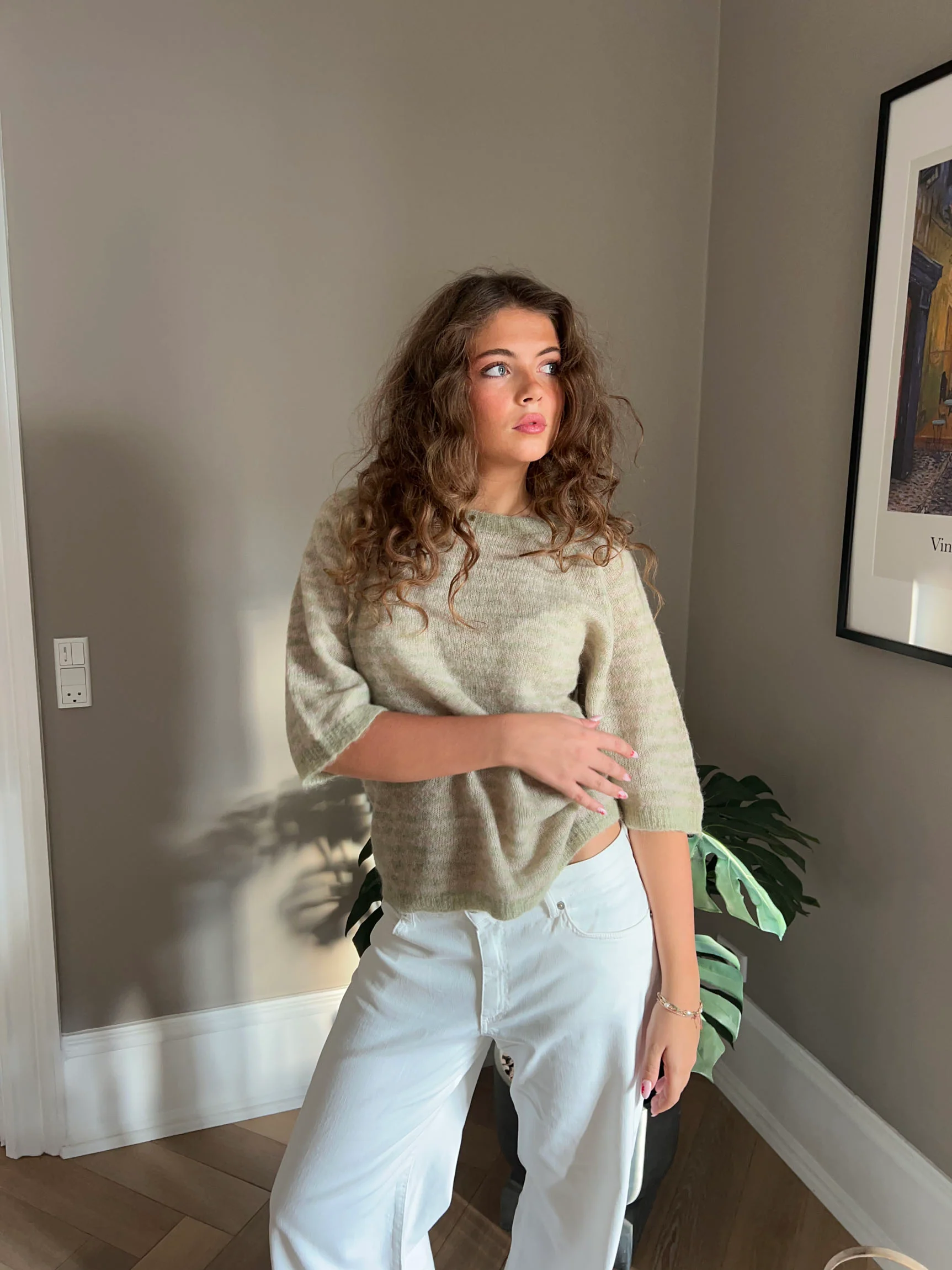 Almina strikket t-shirt med striber - Grøn/beige - Image 6
