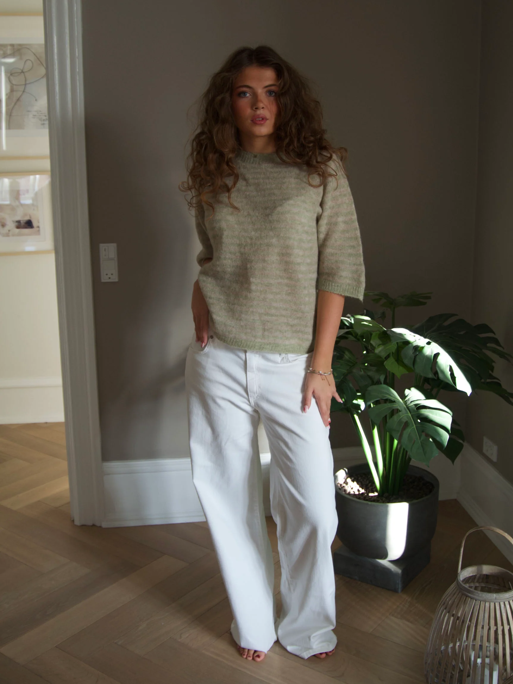 Almina strikket t-shirt med striber - Grøn/beige - Image 7