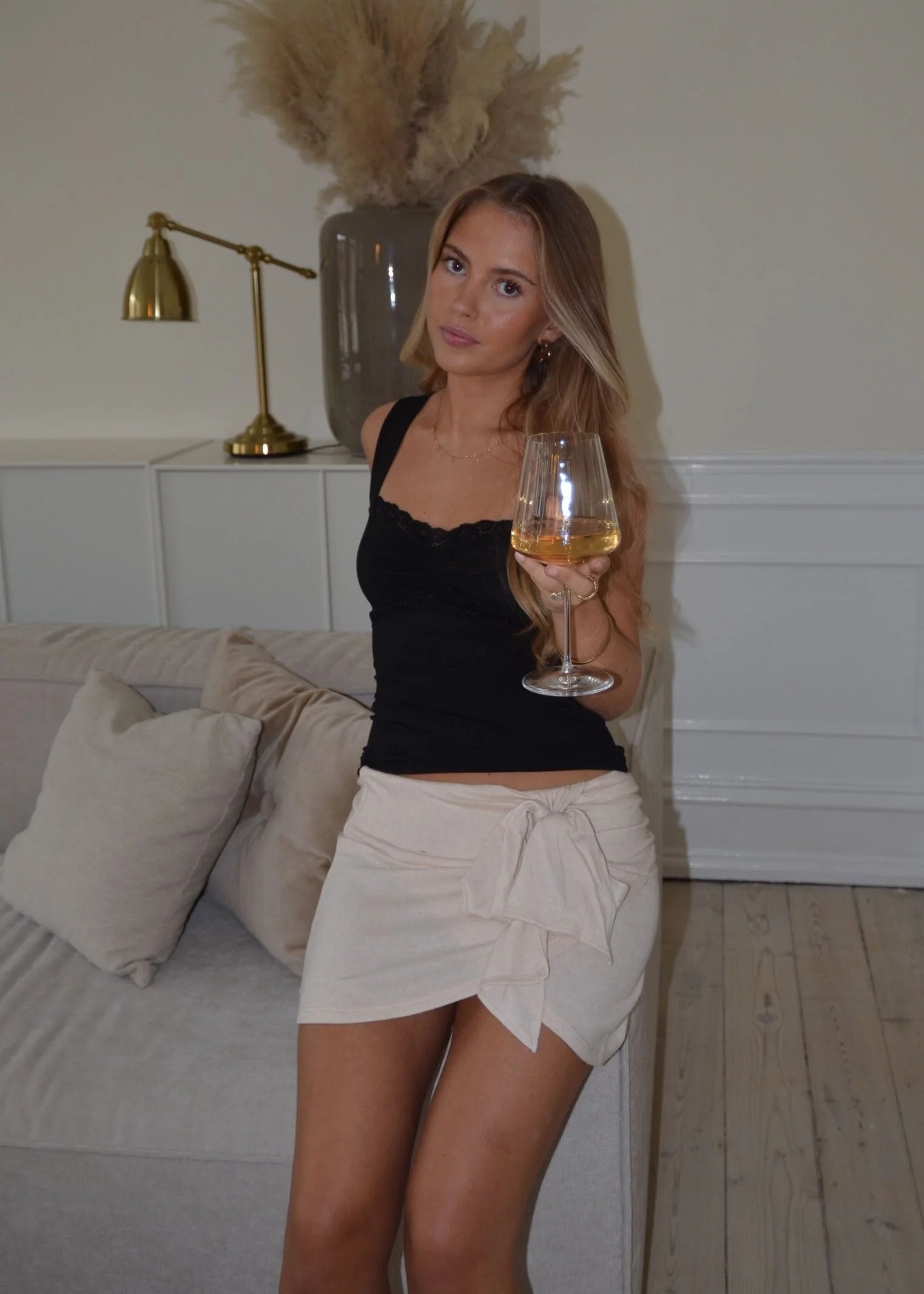 Stassy mininederdel med bindedetalje - Beige - Image 4