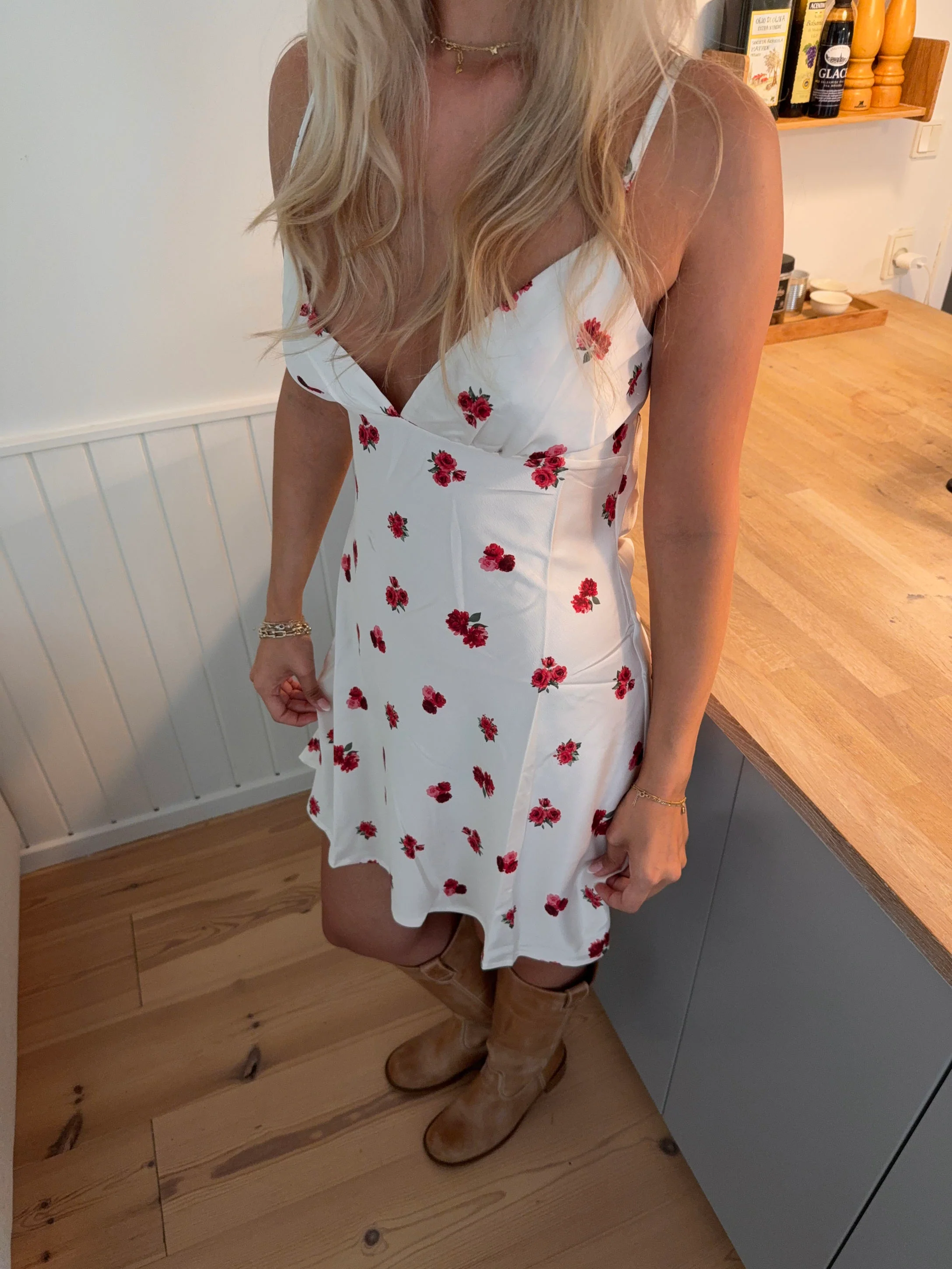 Elodia kjole med blomstermønster - Hvid/rød - Image 9