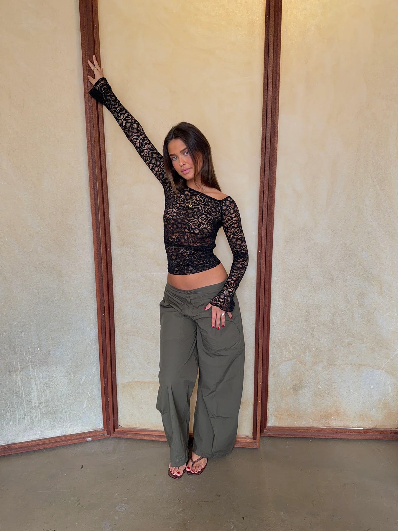 Carla off shoulder bluse i blonde - Sort - Image 13