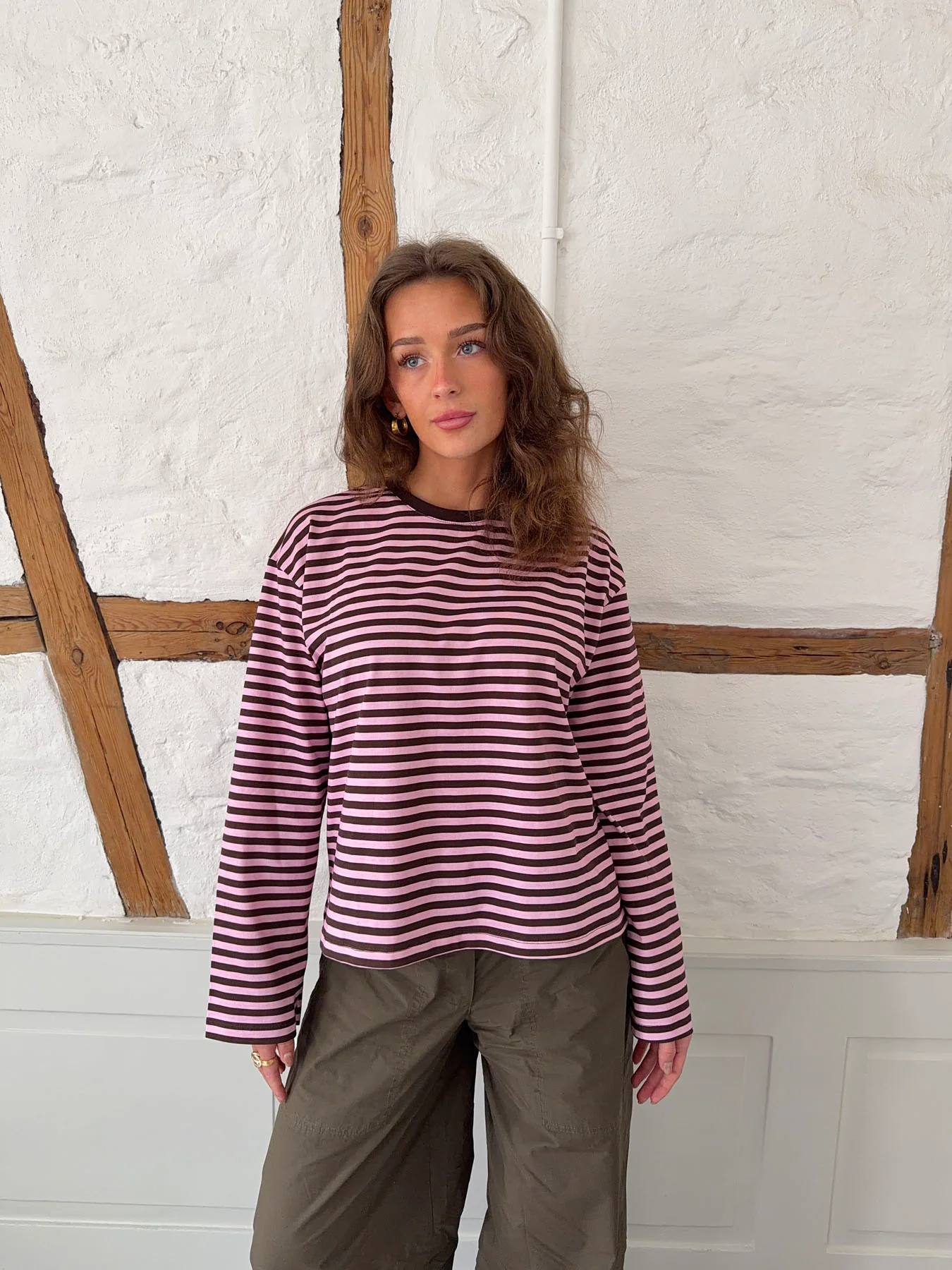 "Main character energy" bluse med striber - Pink/brun/gul - Image 10