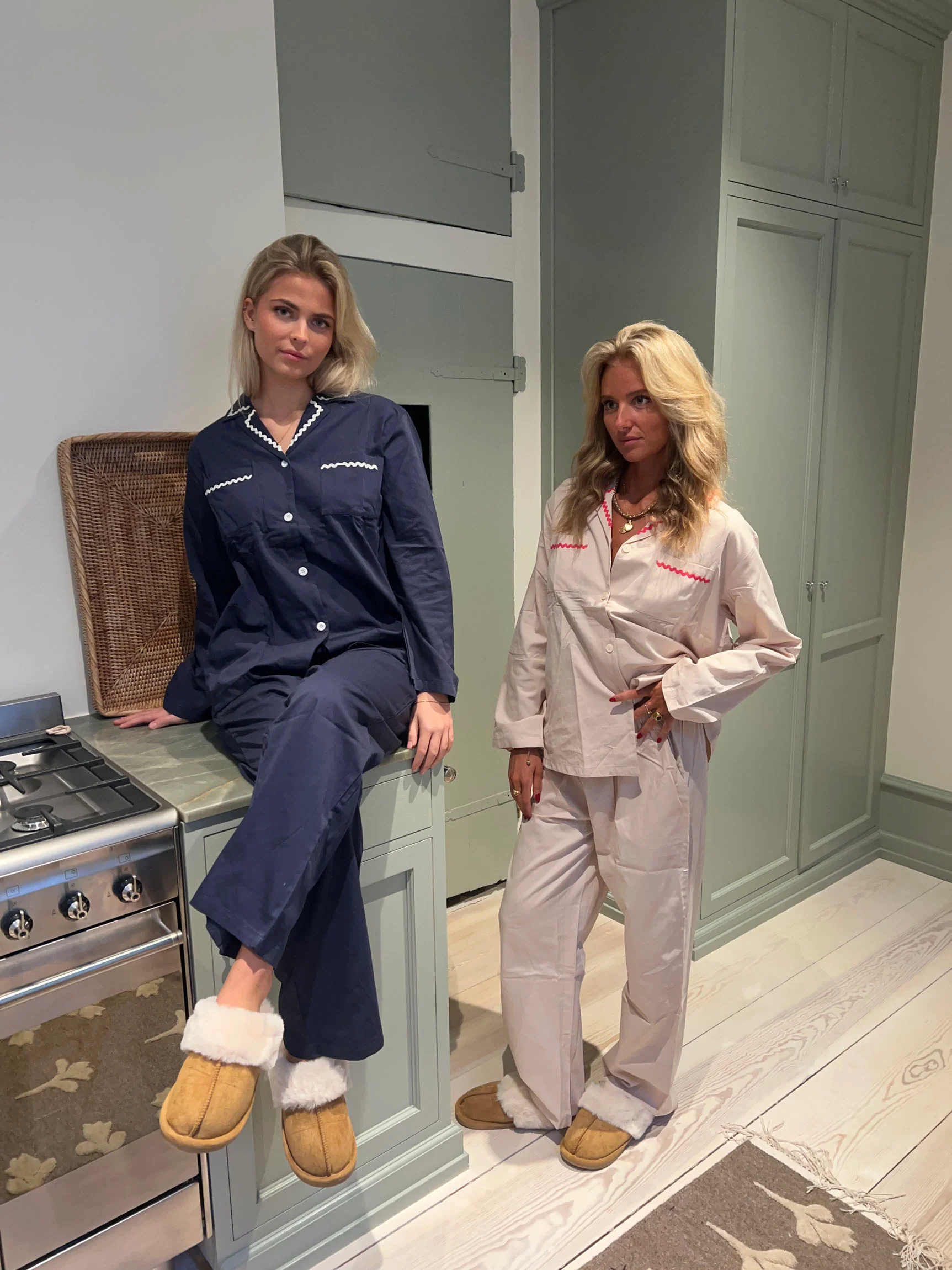 Pinja pyjamassæt - Beige/rød - Image 10