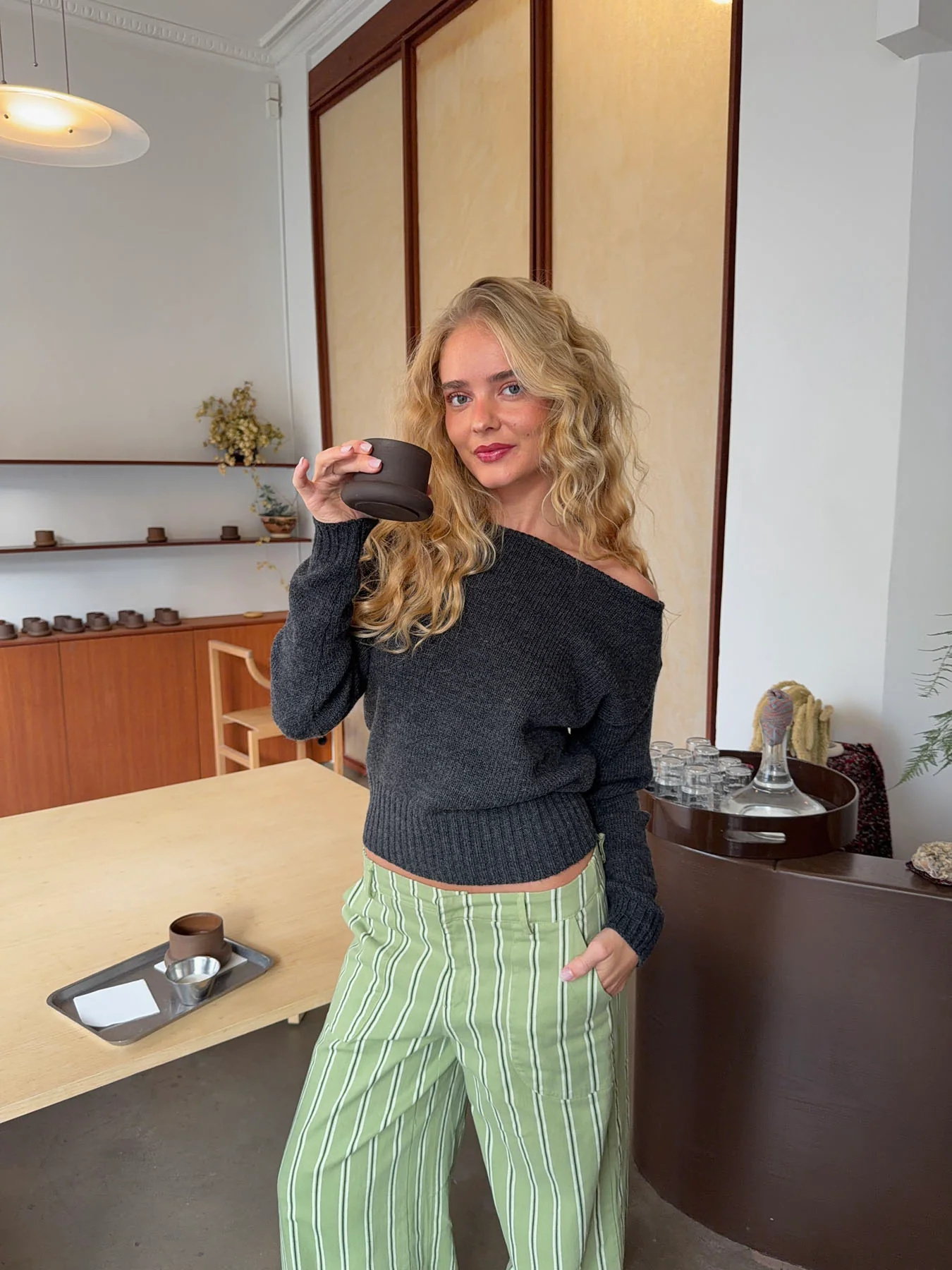 Loni one shoulder striktrøje i uld - Grå - Image 7
