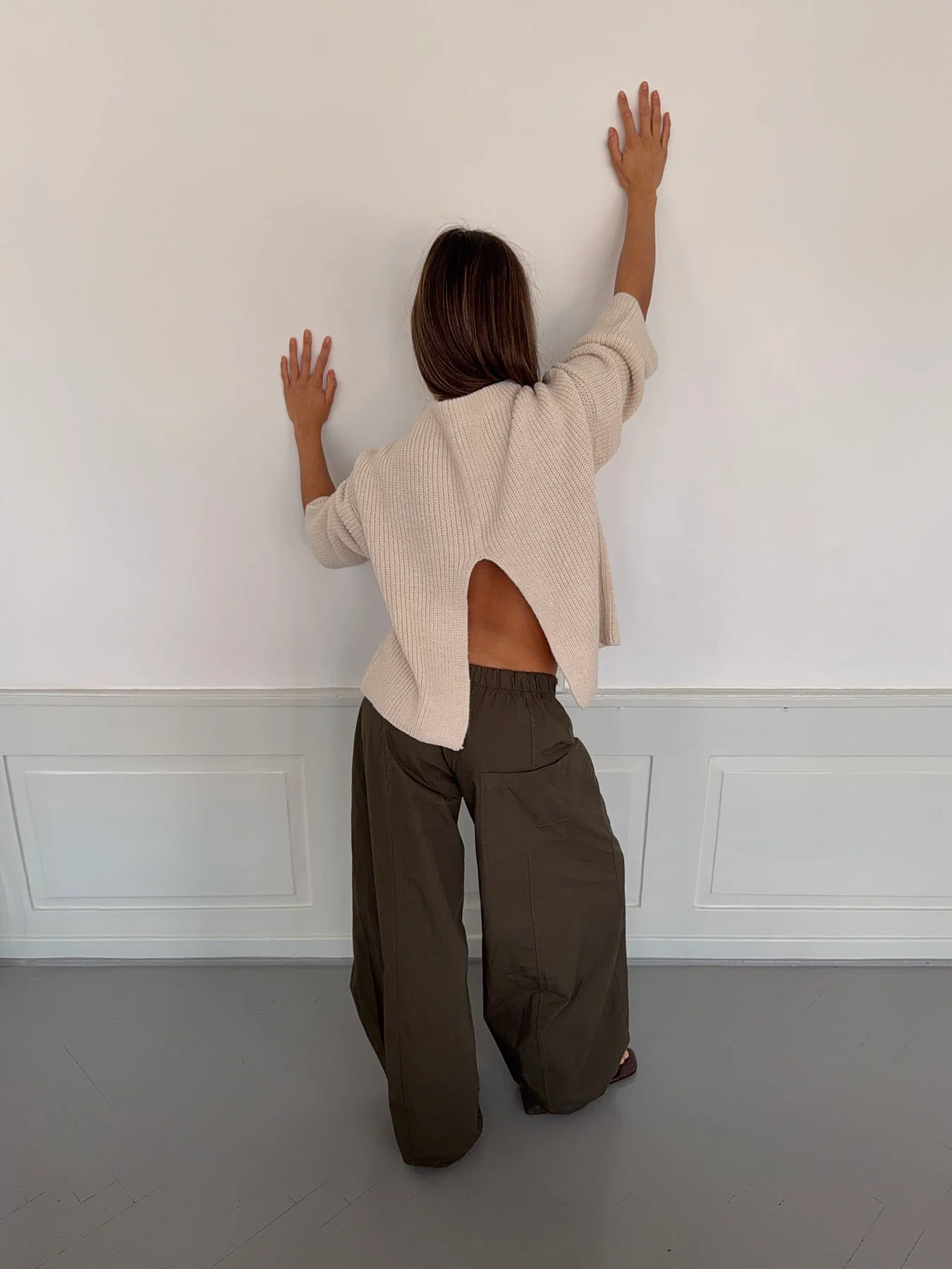 Cholana striktrøje med åben ryg - Beige - Image 4