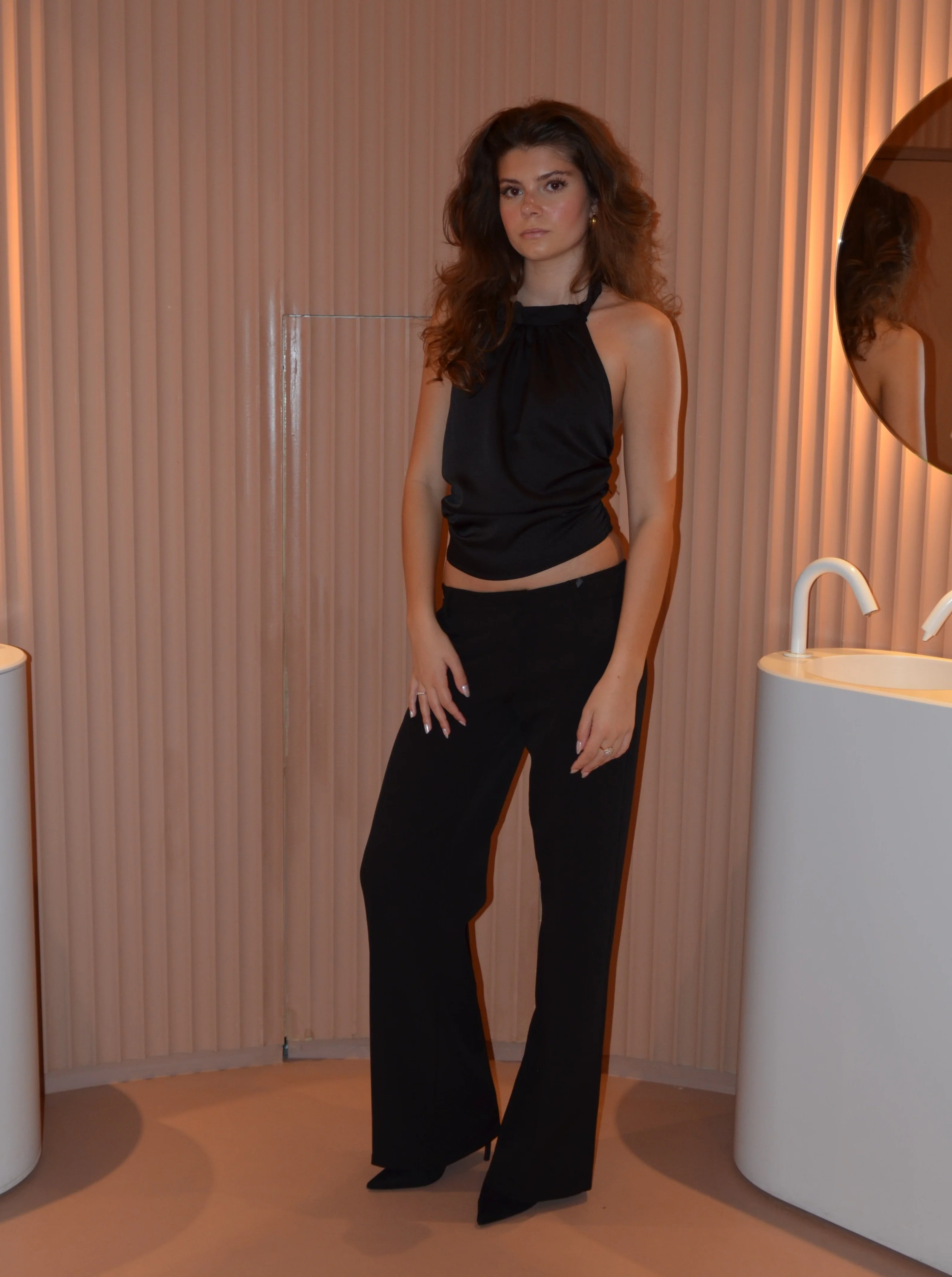 Frida halterneck top med åben ryg - Sort - Image 6