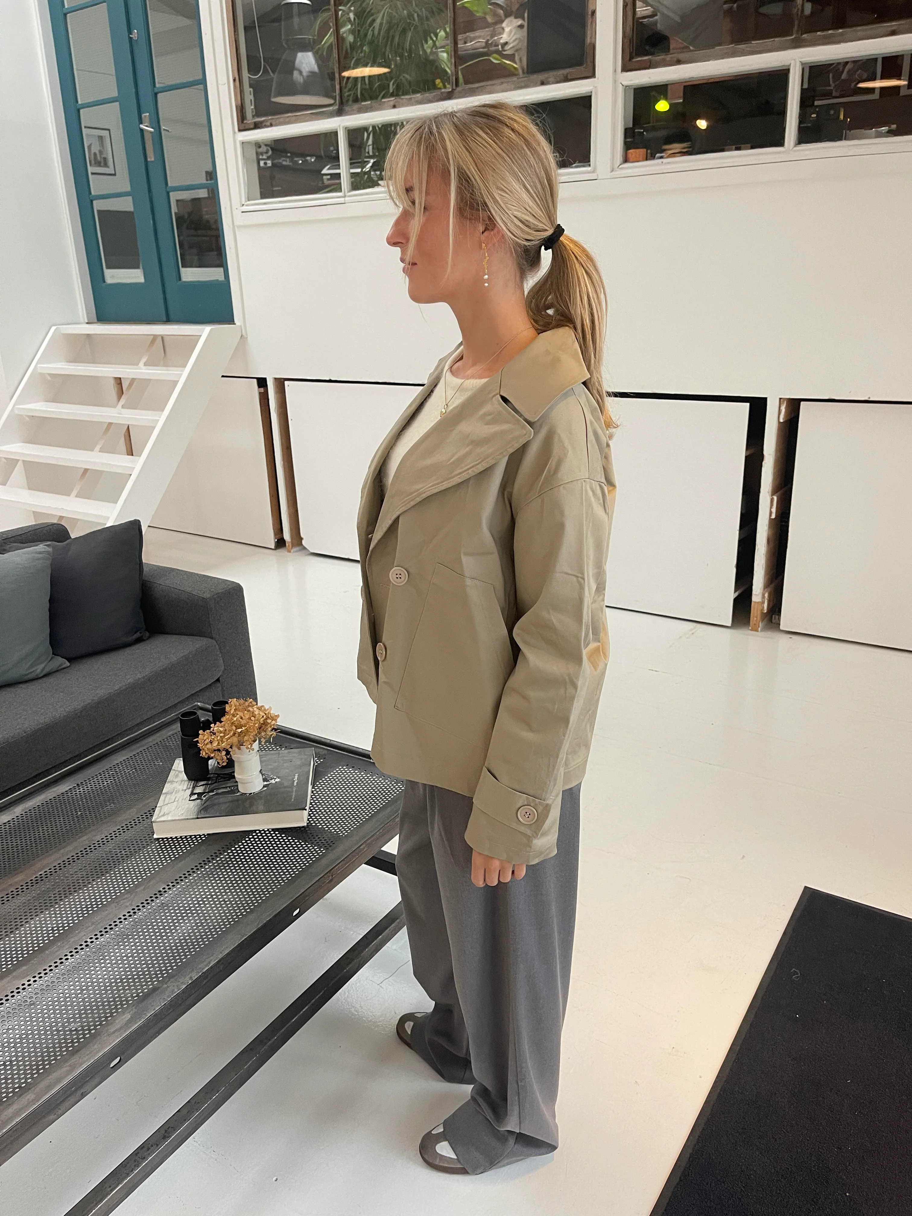 Catinka kort trenchcoat - Sand - Image 10